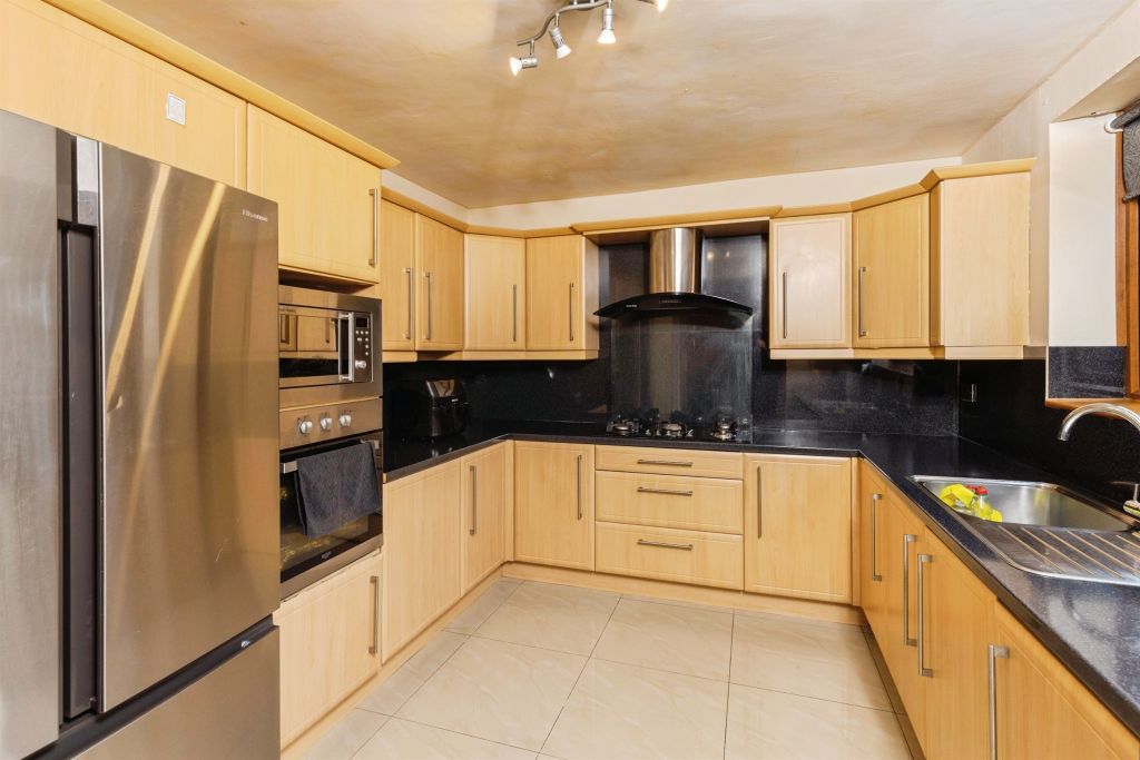 Property photo 3 of 17