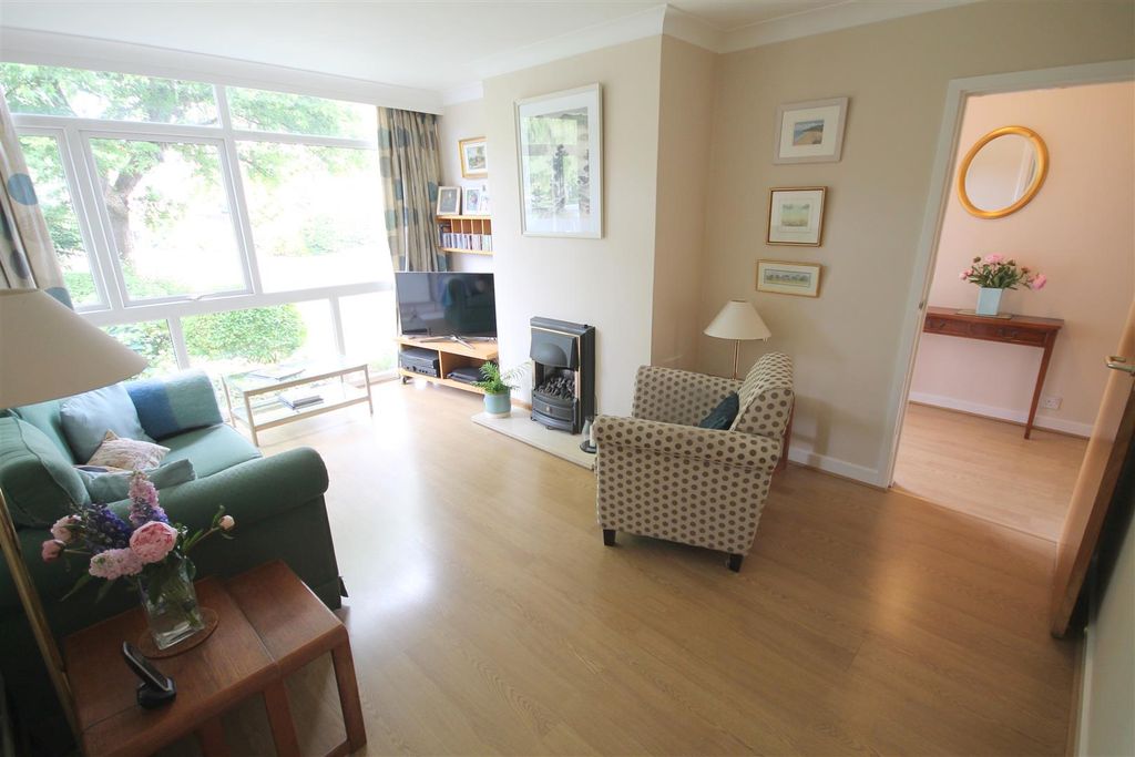 Property photo 2 of 28 Wdr Lounge.Jpg