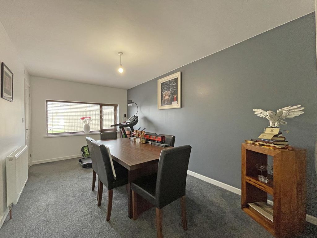 Property photo 3 of 31 New Wood Close 12 - Dining Room Front.Jpg