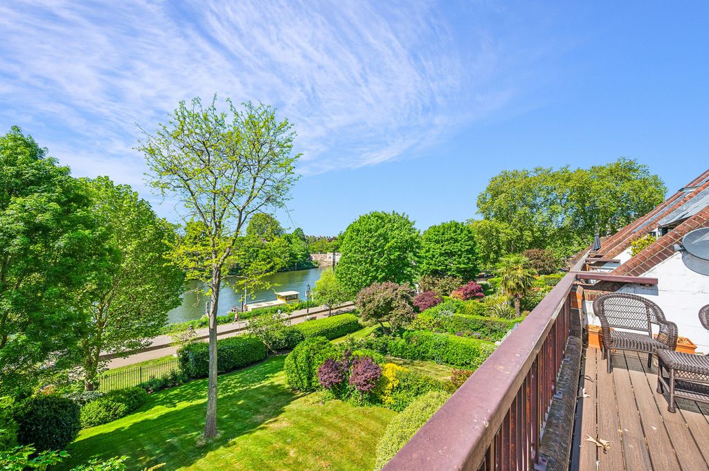 Property photo 1 of 33