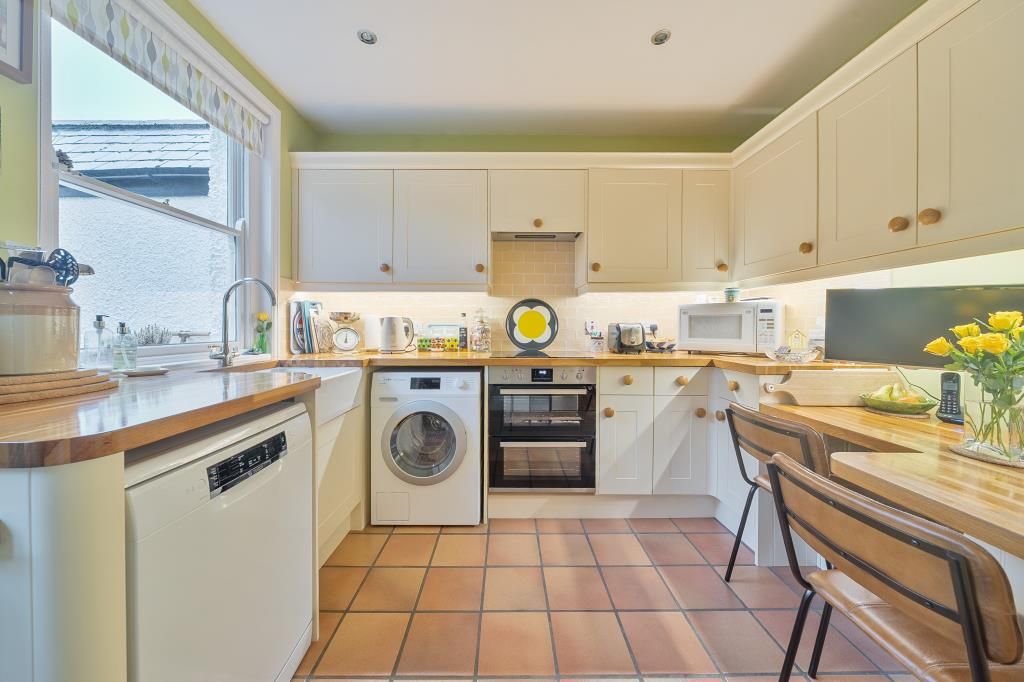 Property photo 2 of 21 Kitchen