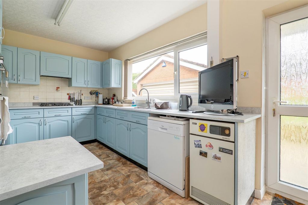 Property photo 3 of 29 Kitchen