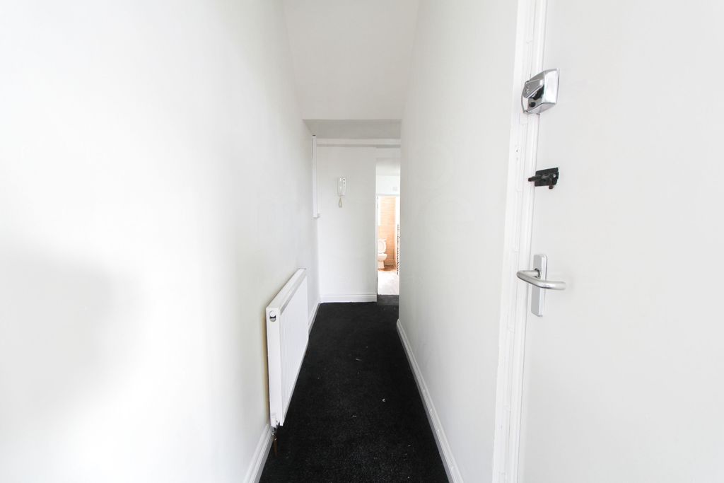 Property photo 2 of 11 Photo 3