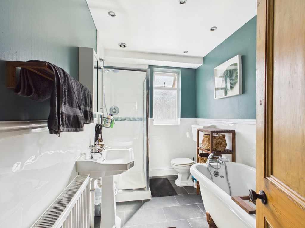 Property photo 3 of 19 Cam02366G0-Pr0140-Still010