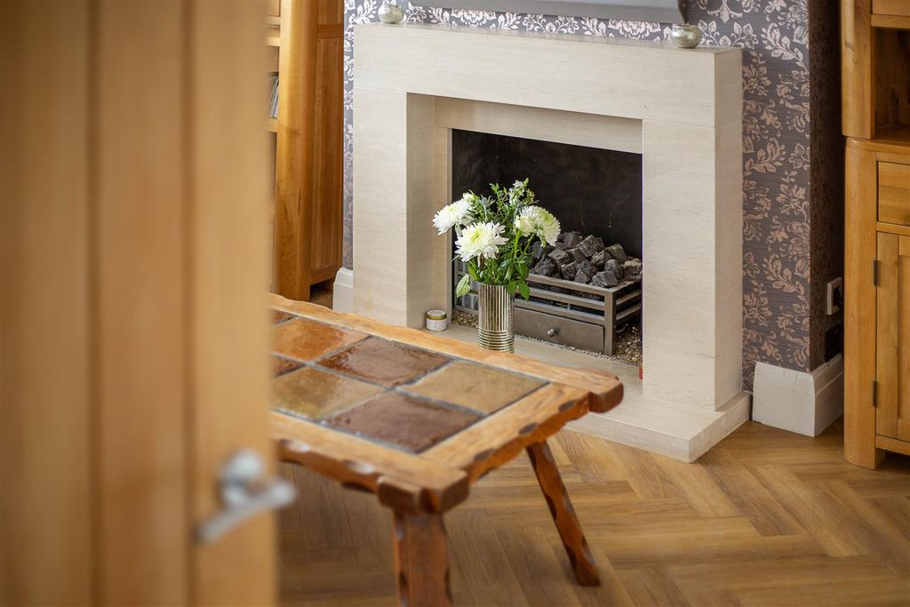 Property photo 3 of 22 58-Elmbridge-Avenue-0053 Copy.Jpg