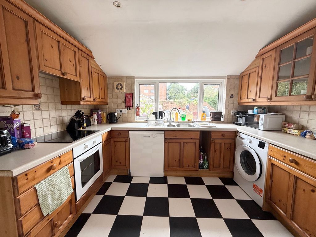 Property photo 3 of 15 Kitchen