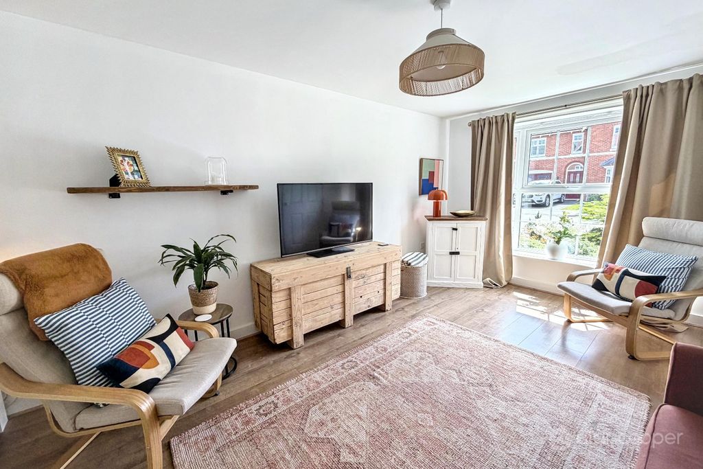 Property photo 2 of 23 5233484
