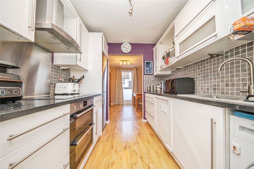 Property photo 2 of 12 Picture No. 11