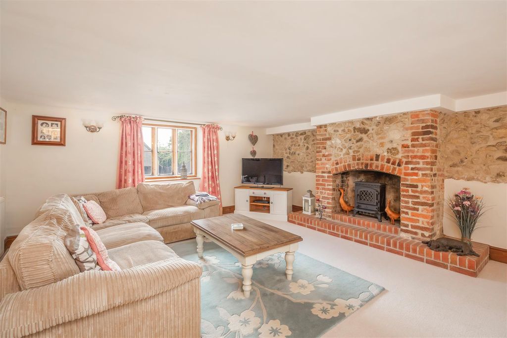 Property photo 2 of 26 Sitting Room