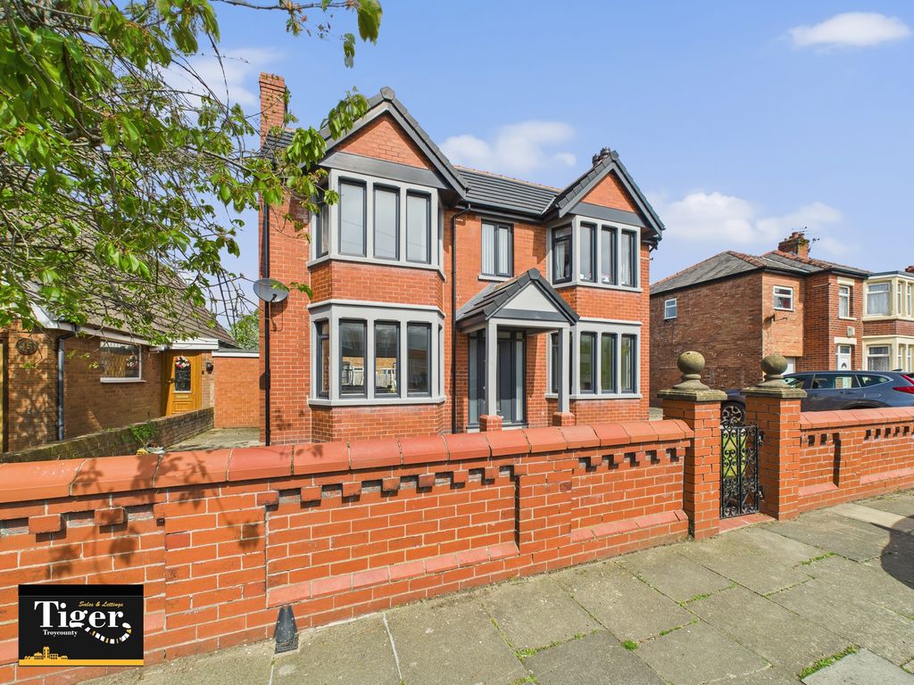 Property photo 1 of 40 Cam02176G0-Pr0559-Still049