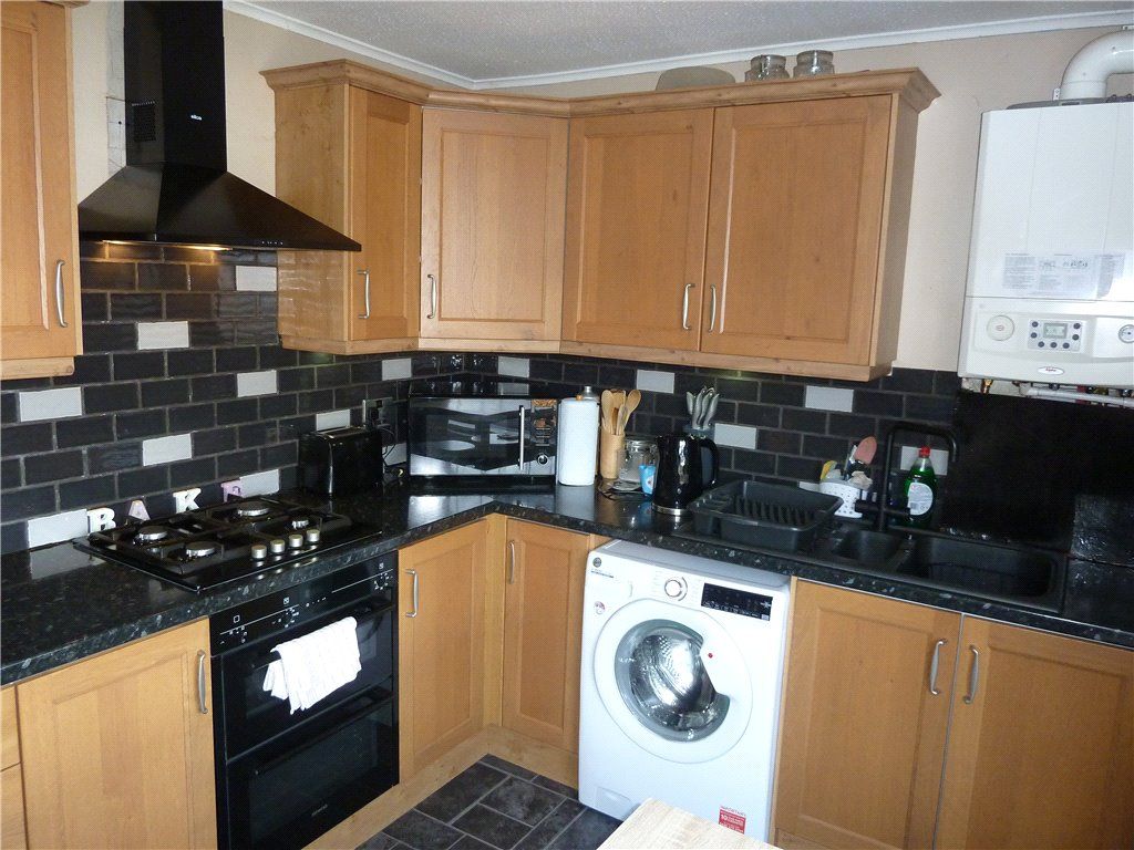 Property photo 3 of 19 Kitchen