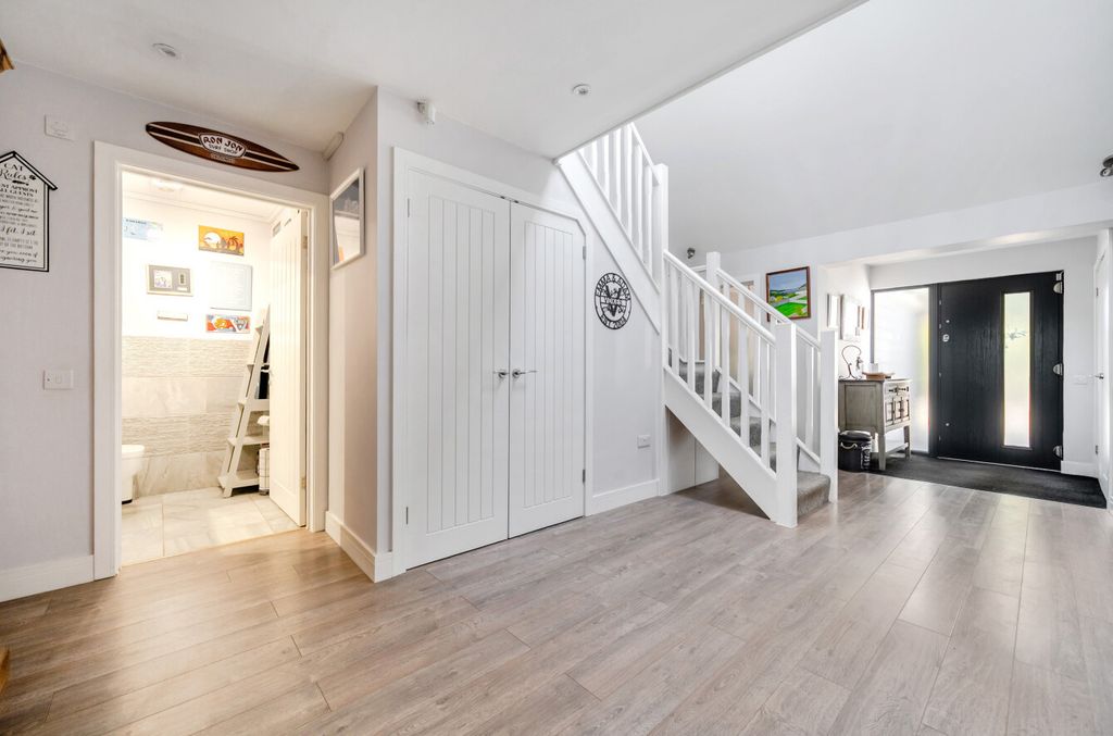 Property photo 3 of 27 1510215-38-1A0344...
