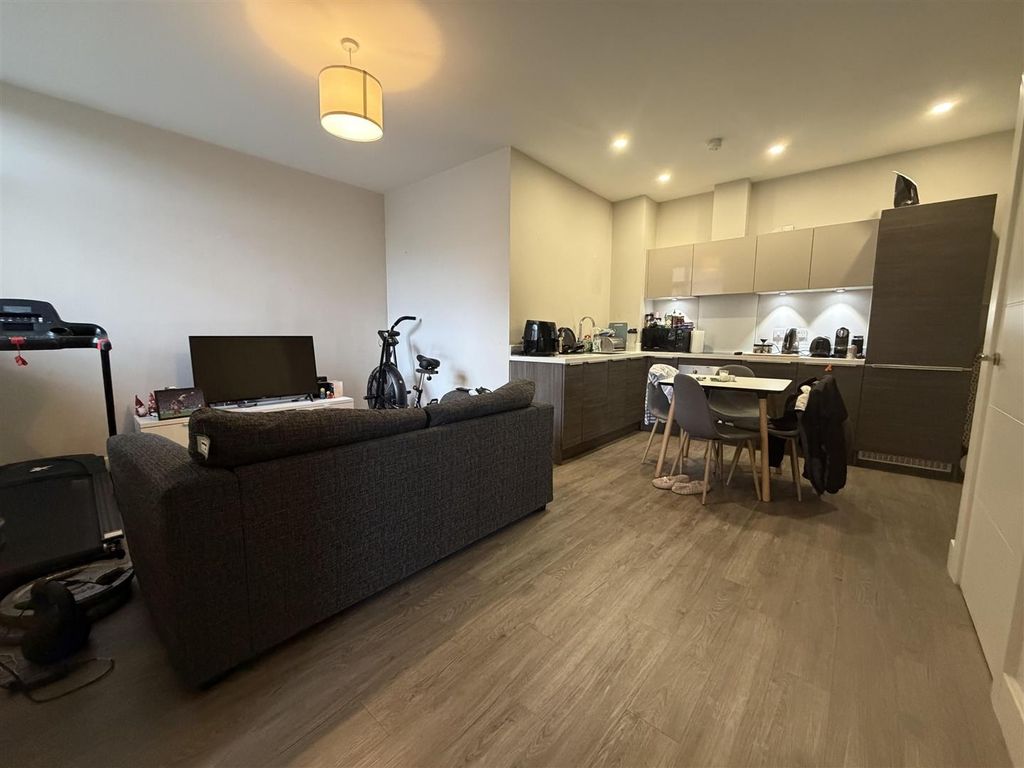 Property photo 1 of 6 Modern Open-Plan Living With Sleek Kitchen...
