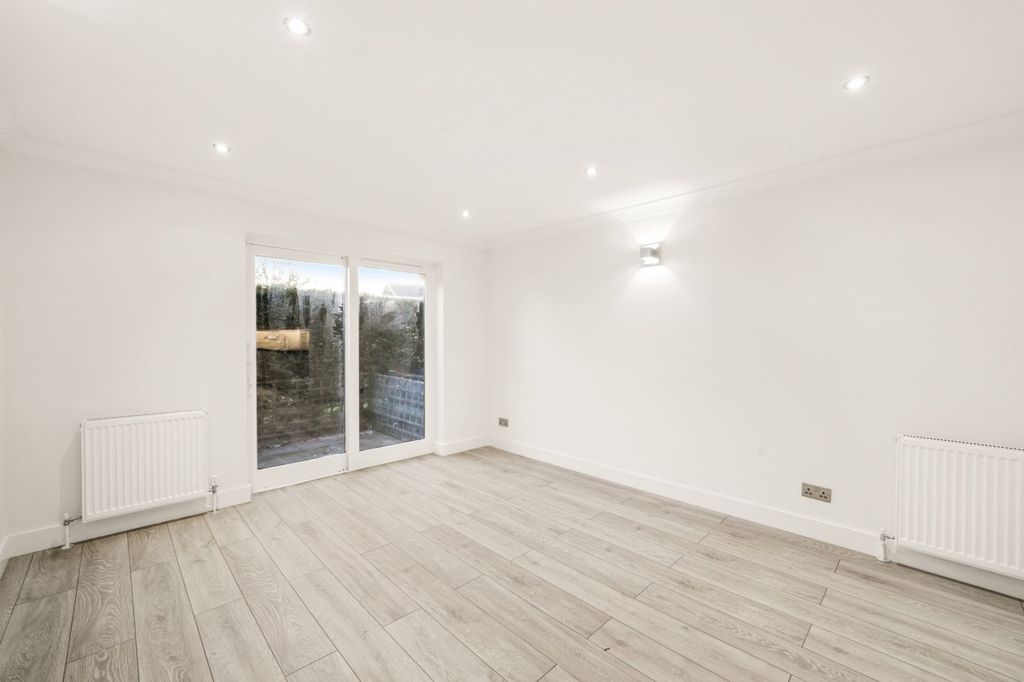 Property photo 2 of 7 Picture No. 09