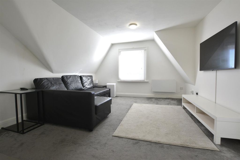 Property photo 2 of 7 Living.Jpg