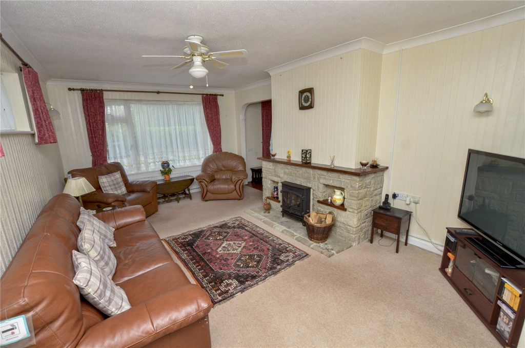 Property photo 2 of 20 Lounge