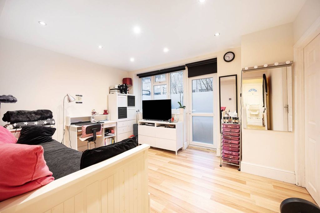 Property photo 1 of 7