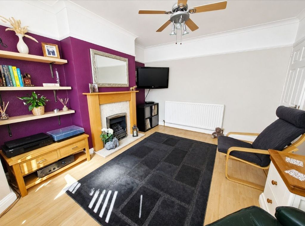Property photo 2 of 23