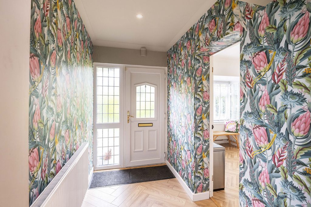 Property photo 2 of 25