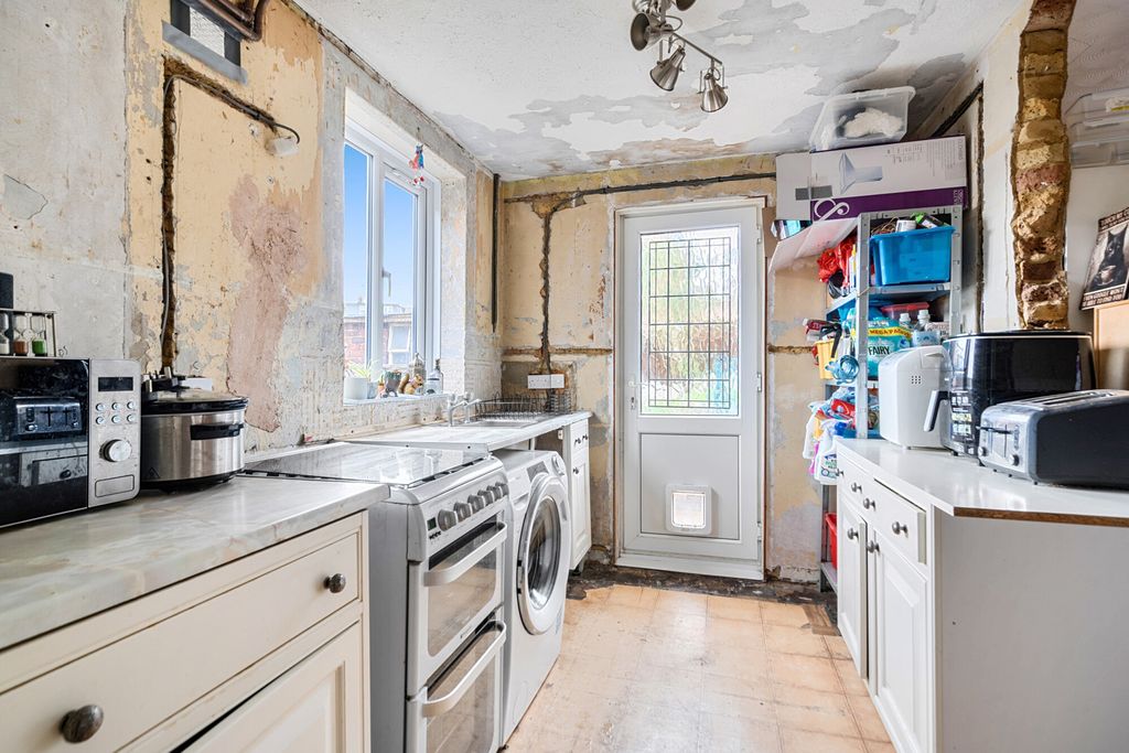 Property photo 2 of 17 Kitchen