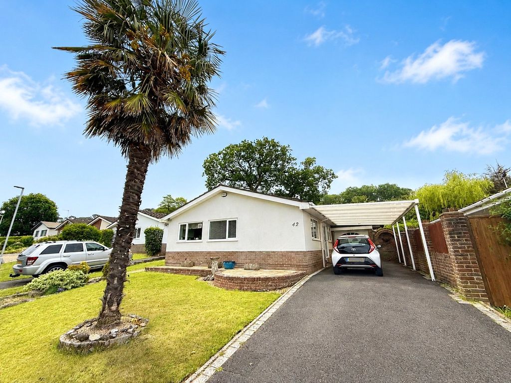 Property photo 1 of 15 Broadwater Avenue