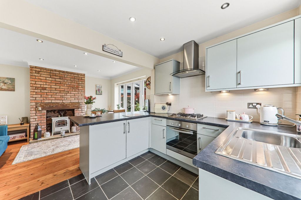 Property photo 3 of 21