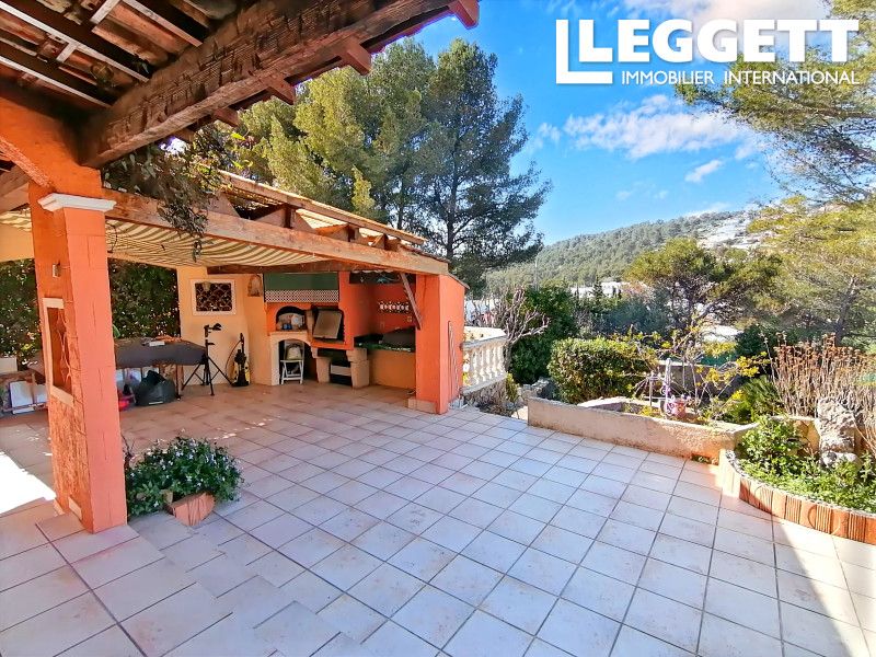 Property photo 2 of 10