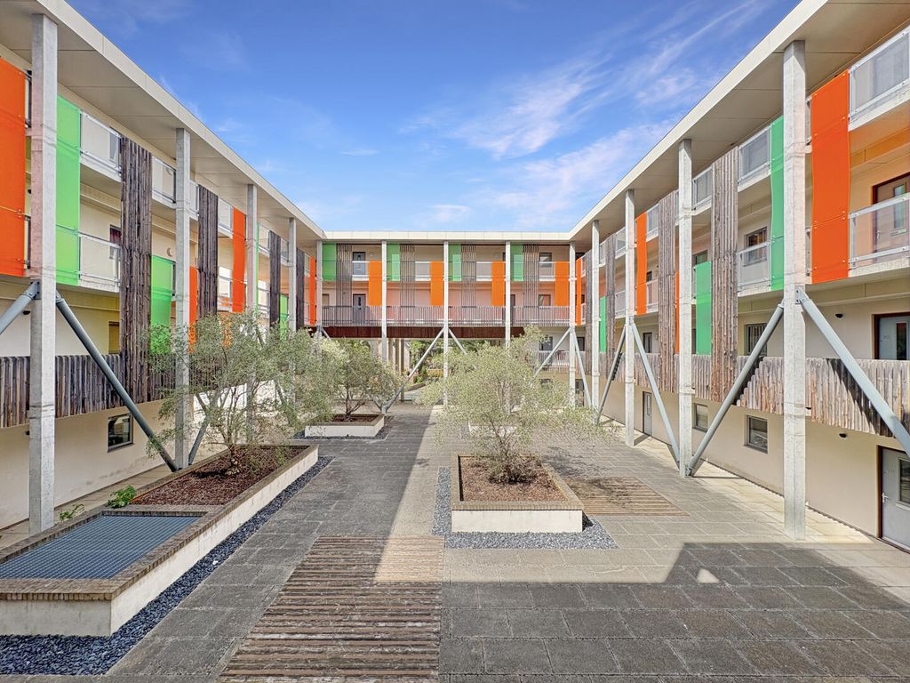 Property photo 1 of 10 Courtyard
