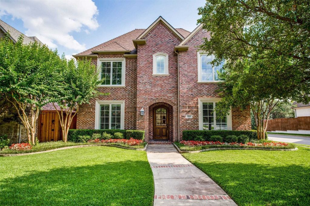 Property photo 1 of 31