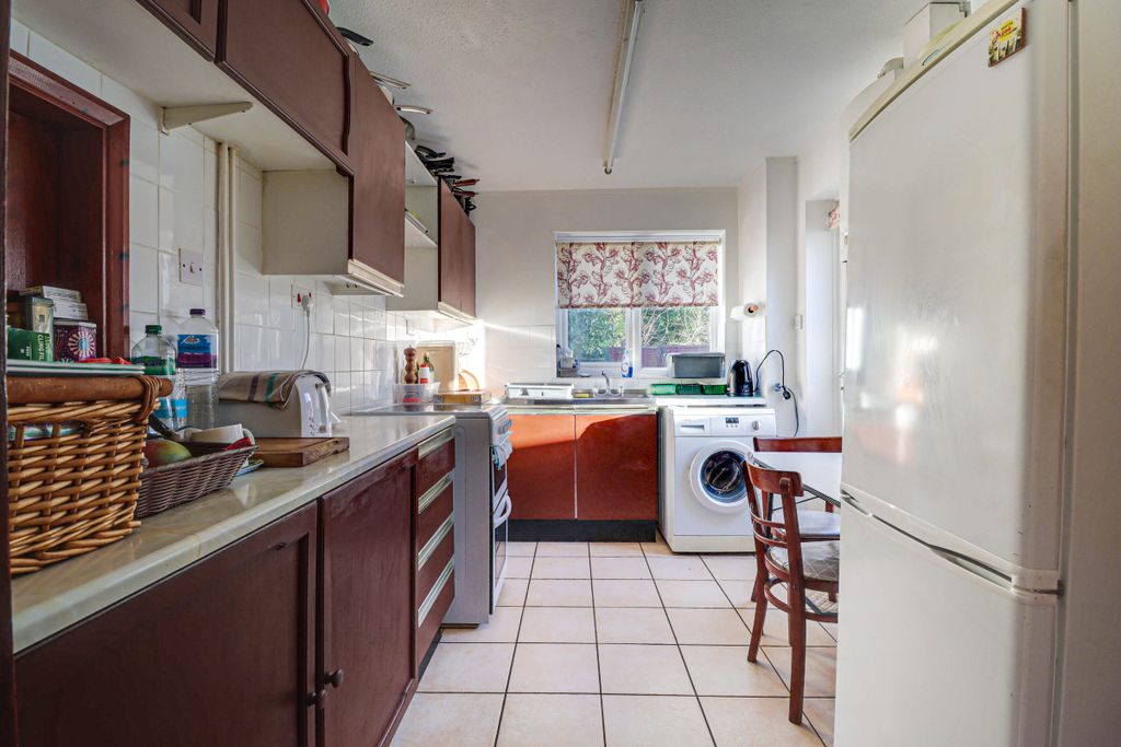 Property photo 3 of 19 Kitchen