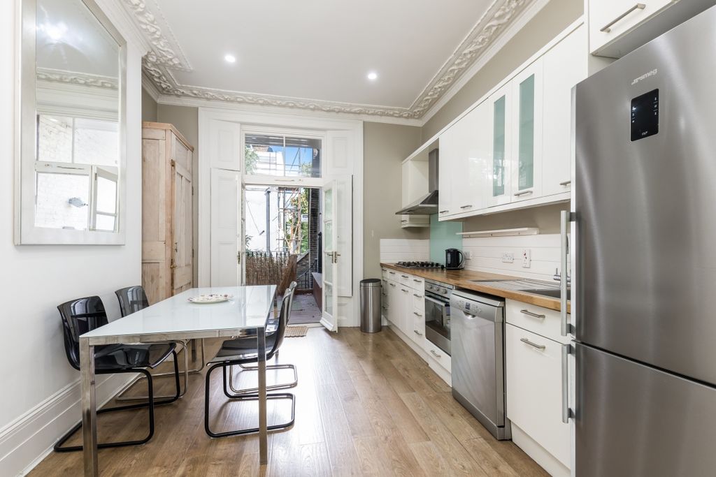 Property photo 3 of 10 Newington Green 1...