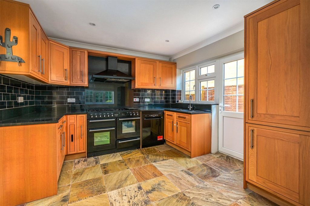 Property photo 2 of 11 Picture No. 16