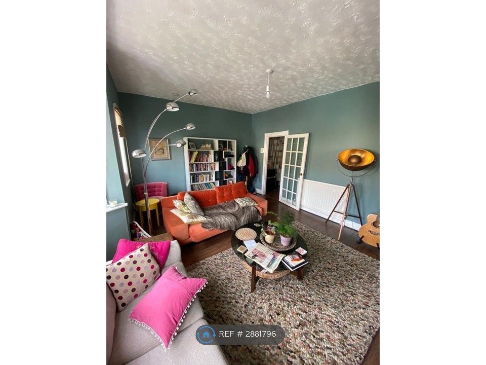 Property photo 1 of 19 Lounge