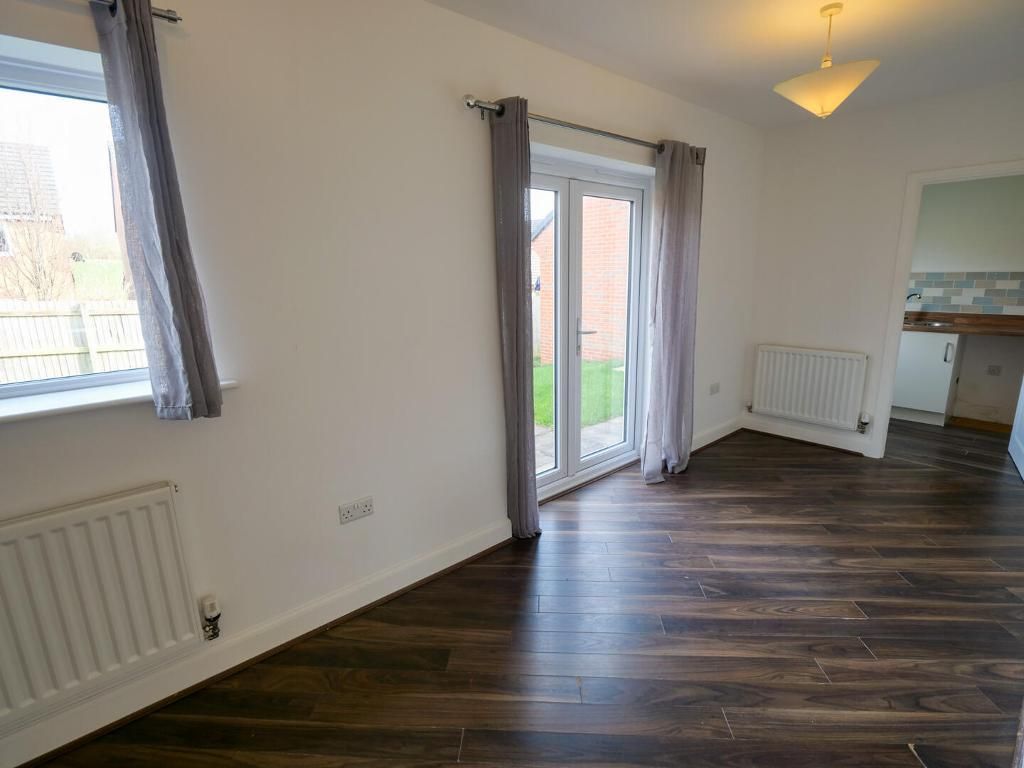 Property photo 3 of 14 Dining Area