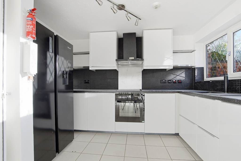 Property photo 3 of 18 03-B8B5Dsc02140-Small