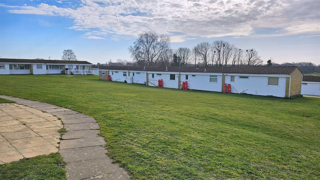 Property photo 2 of 8 Garden