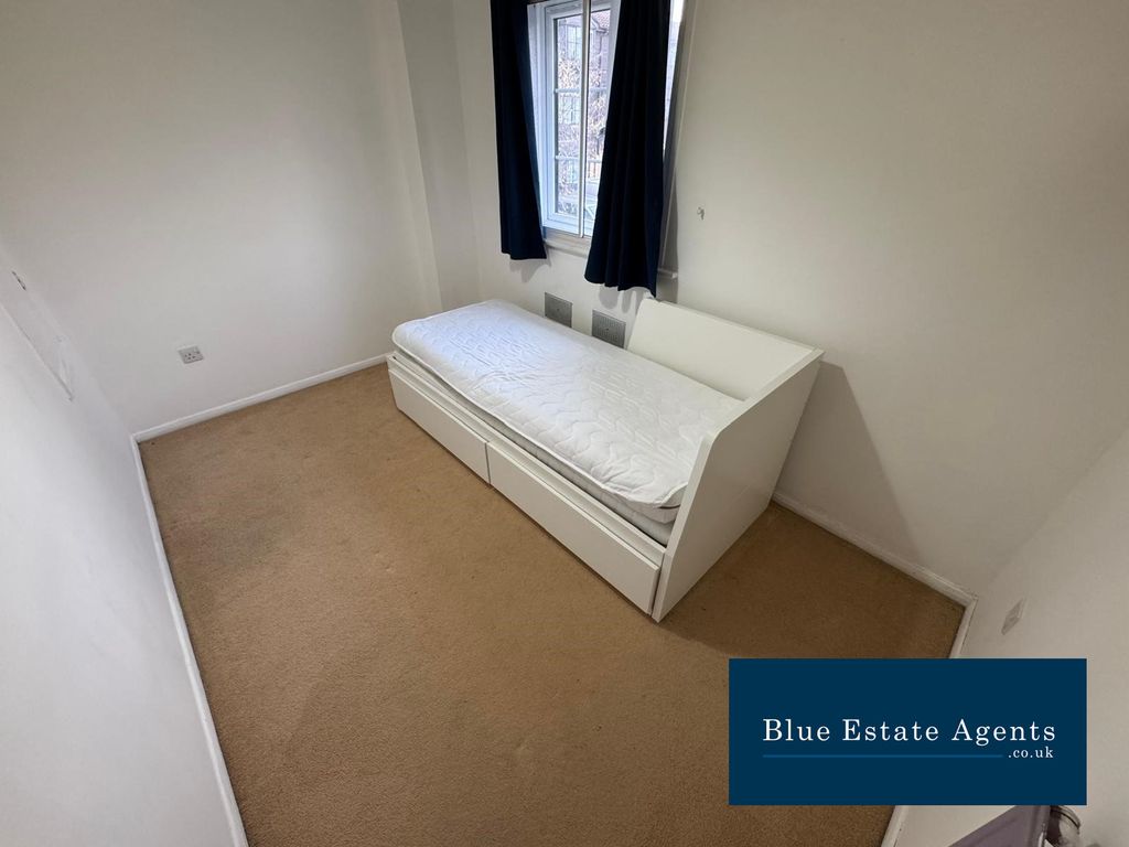 Property photo 3 of 9 Bedroom