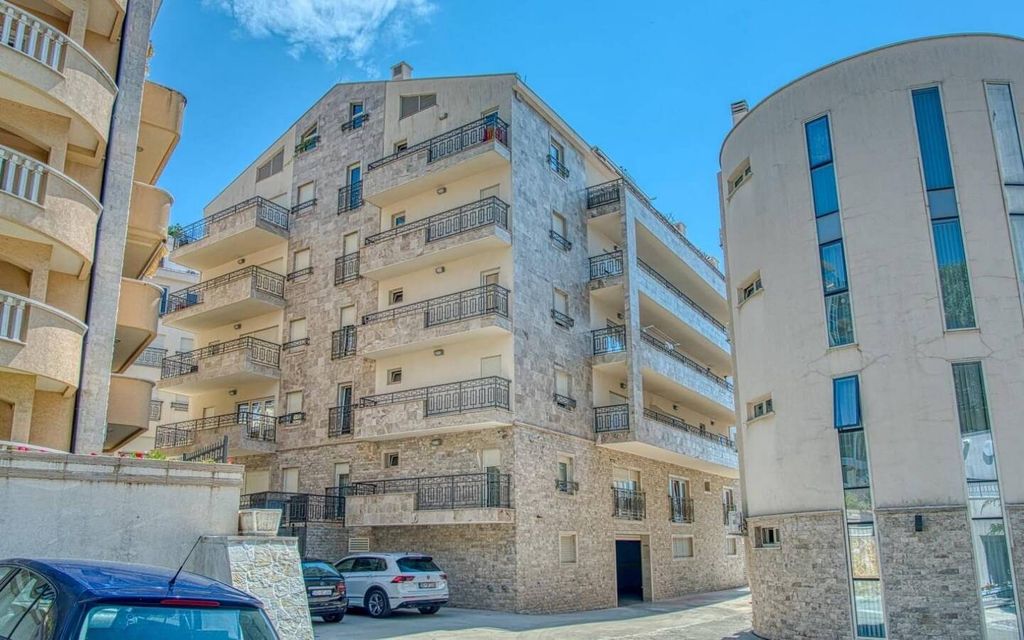 Property photo 3 of 12 <Alttext/>