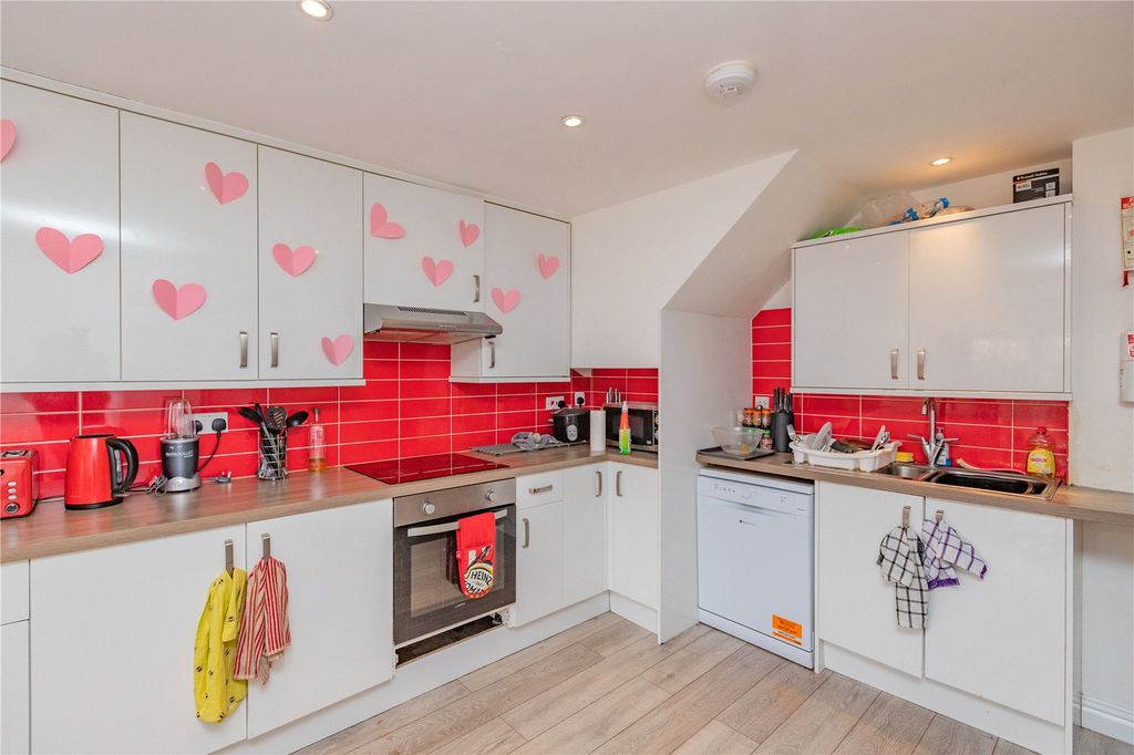 Property photo 2 of 21 Picture No. 18