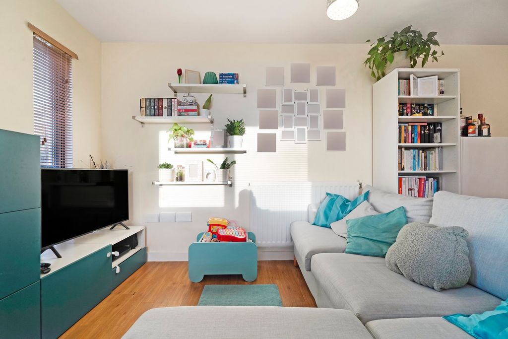 Property photo 3 of 11