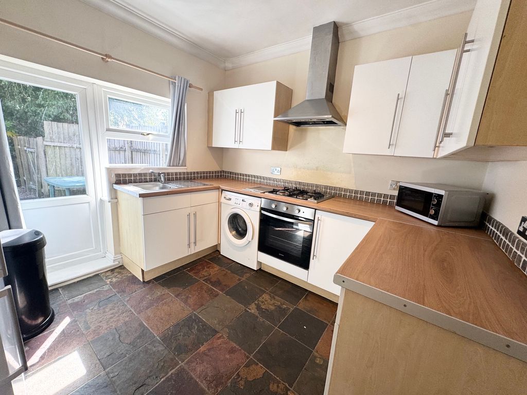 Property photo 3 of 17 Kitchen