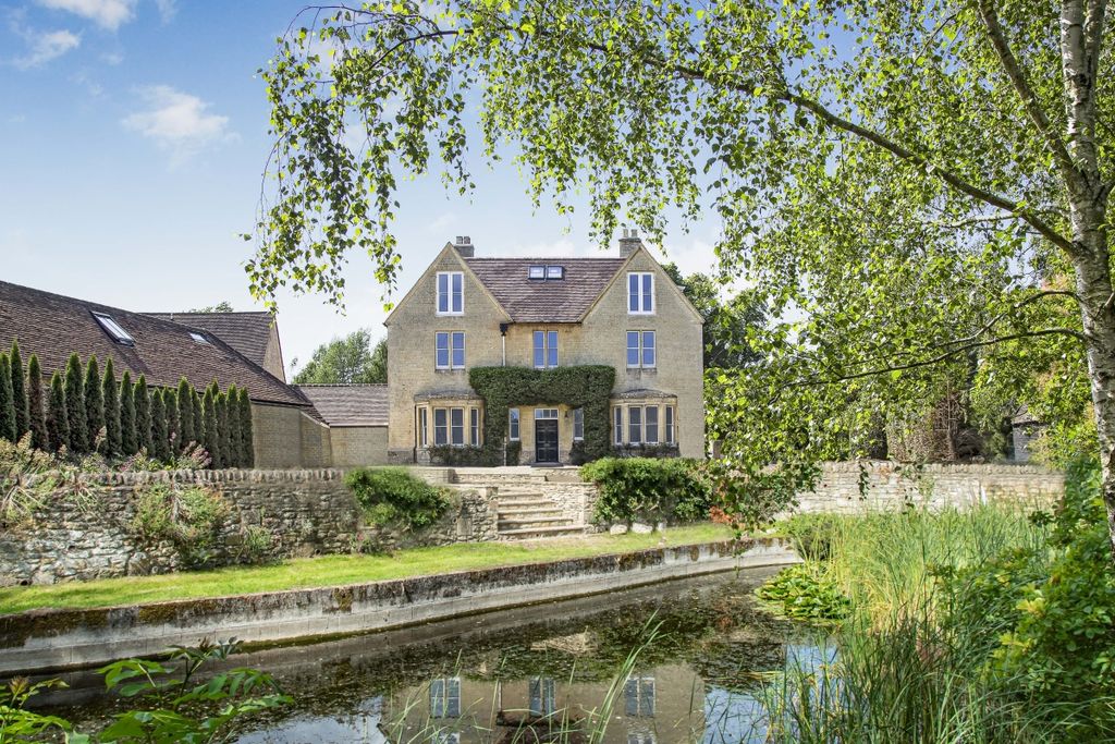 Property photo 1 of 9 Church Farmhouse V2