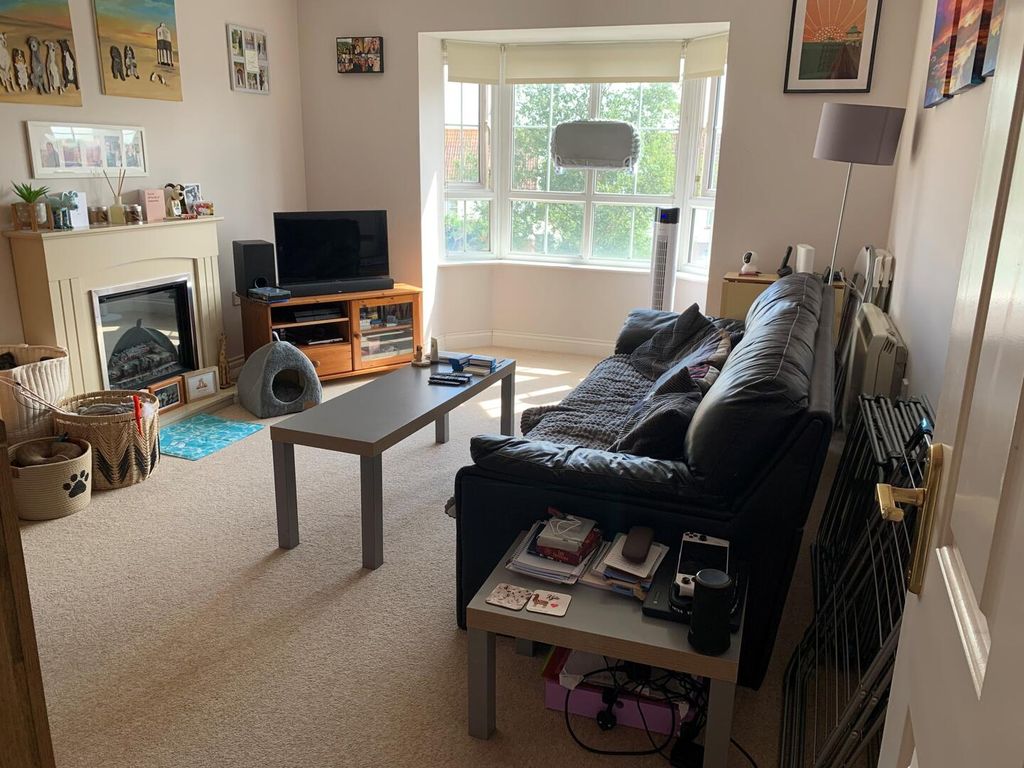 Property photo 2 of 16 Living Room