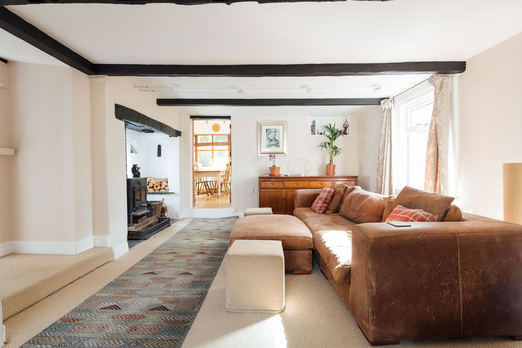 Property photo 2 of 37