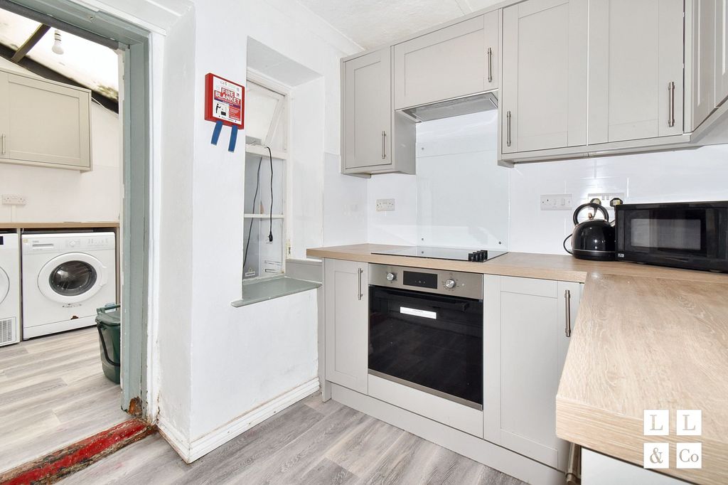 Property photo 2 of 14 Kitchen