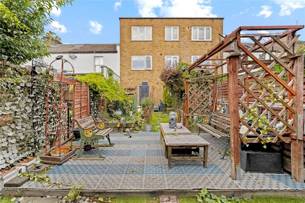 Property photo 2 of 11 Picture No. 13