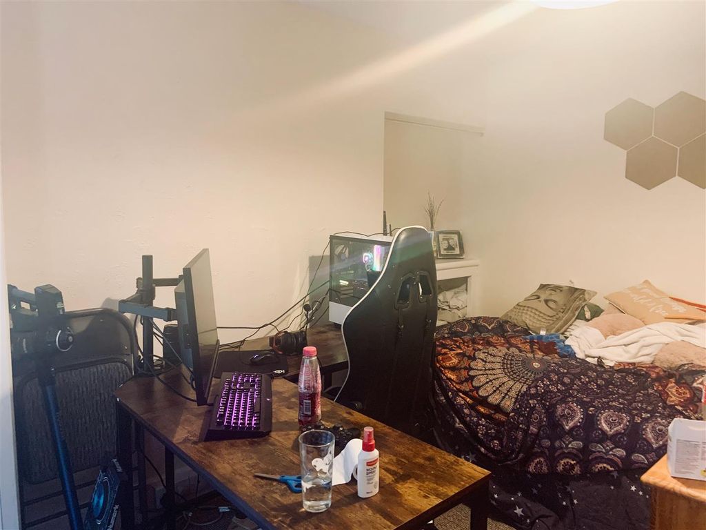 Property photo 1 of 4 22 Waterloo 3 - 8 Of 10.Jpeg