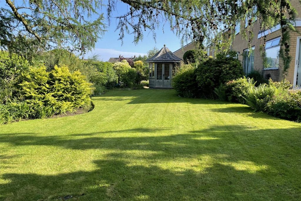 Property photo 3 of 14 Summer Garden