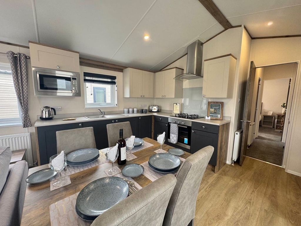 Property photo 1 of 7 - Willerby Malton Elite For Sale
