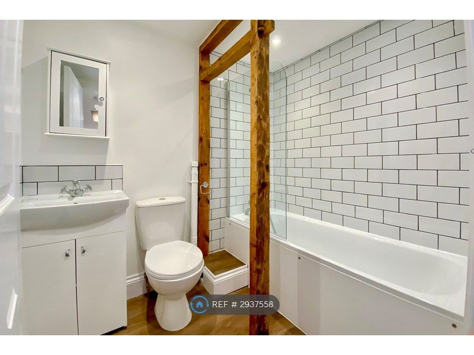 Property photo 2 of 10 Bathroom